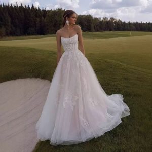 Strapless gown with lace detail
